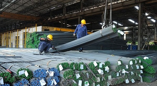 Tháng 7/2018, tiêu thụ và sản xuất thép giảm do mưa bão