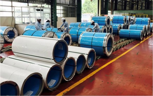 Thép Việt “chóng mặt” vì bị kiện