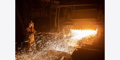 QUẶNG SẮT, THÉP KỲ HẠN GIẢM DO LO NGẠI NHU CẦU CỦA TRUNG QUỐC